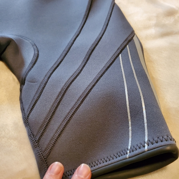 Body Glove Shorty wetsuit-youth size 14- like new - Picture 2 of 10